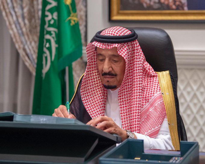 رئيس مجلس الوزراء في المملكه العربيه السعوديه هو خادم الحرمين الشريفين الملك سلمان حفظه الله