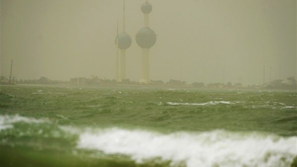 الكويت توقف حركة الملاحة مؤقتا نتيجة التقلبات الجوية