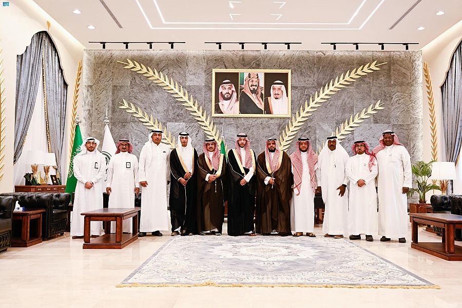 محافظ الطائف يلتقي بمنسوبي فرع وزارة الرياضة ورؤساء الأندية محافظ الطائف يلتقي بمنسوبي فرع وزارة الرياضة ورؤساء الأندية
