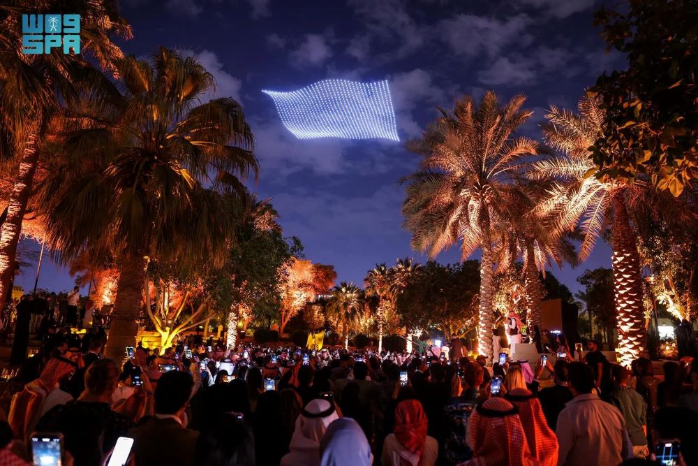 نور الرياض يضيء سماء العاصمة من 3 مراكز