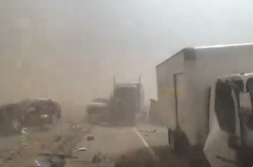 دمرت المنازل وقطعت الكهرباء وتسببت بحوادث سير مميتة.. أعاصير “عاتية” تضرب ولايات أمريكية عدة