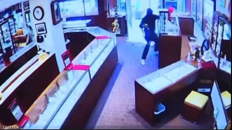 سرقة مجوهرات بقيمة 2 مليون دولار على يد لصوص محترفين