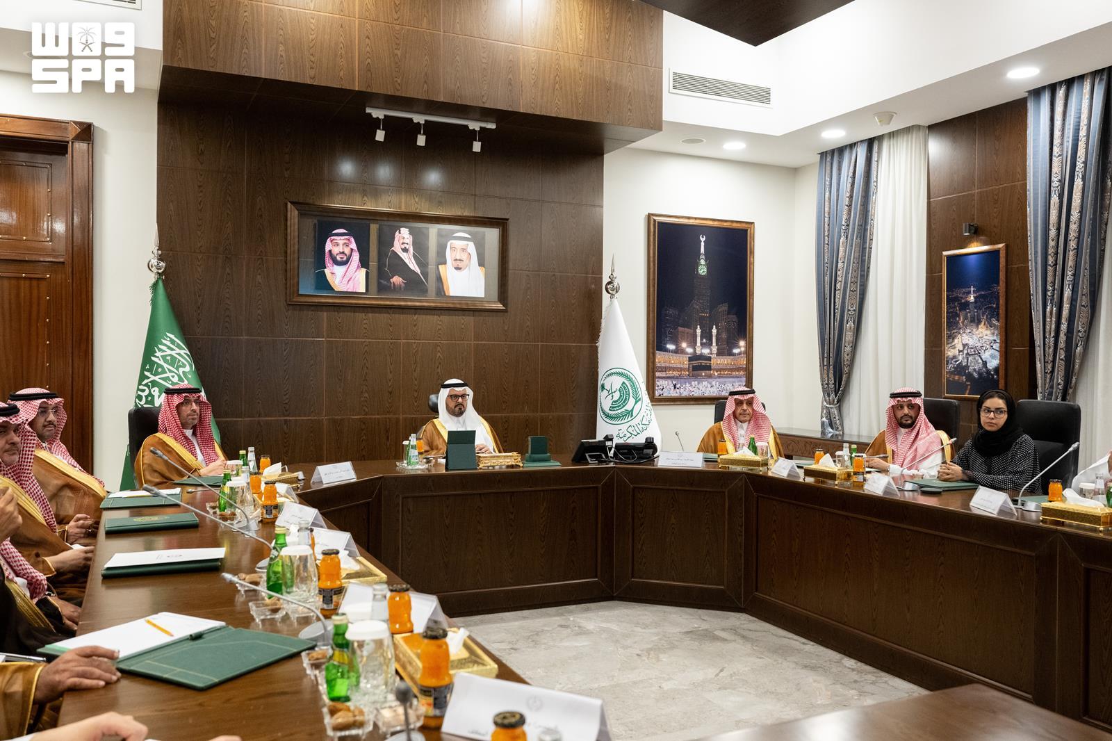 نائب أمير مكة يرأس اجتماعًا لمناقشة جاهزية مدينة جدة للاستضافات الرياضية نائب أمير مكة يرأس اجتماعًا لمناقشة جاهزية مدينة جدة للاستضافات الرياضية